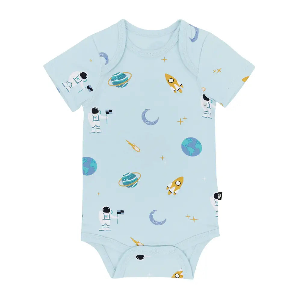 Kyte Baby Short Sleeve Printed Bodysuit in Ice Space