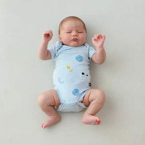 Kyte Baby Short Sleeve Printed Bodysuit in Ice Space