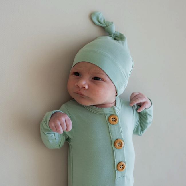 Kyte Baby Knotted Gown with Hat Set in Sage newborn